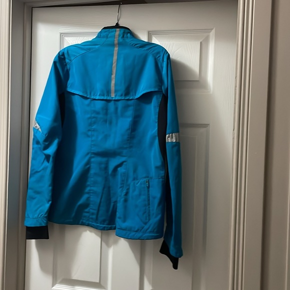 Women’s Running Room Medium jacket - Picture 2 of 2